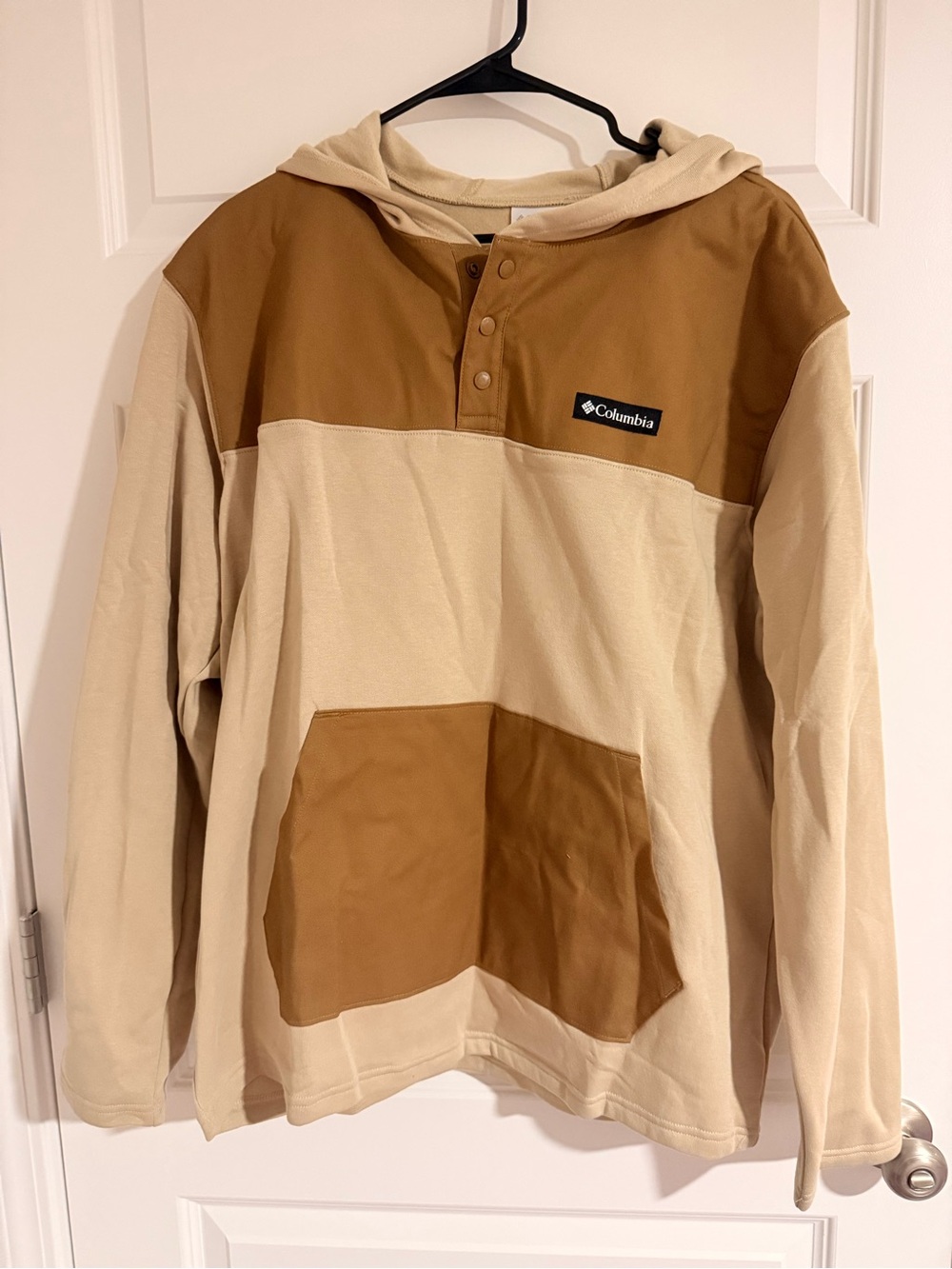 Columbia Men’s Two-Tone Hooded Pullover in Beige and Brown